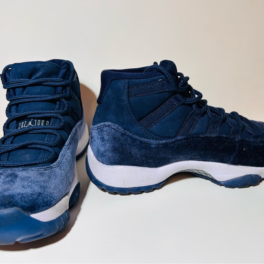 Air Jordan 11 Retro PS ‘Midnight Navy Velvet - Picture 2 of 7